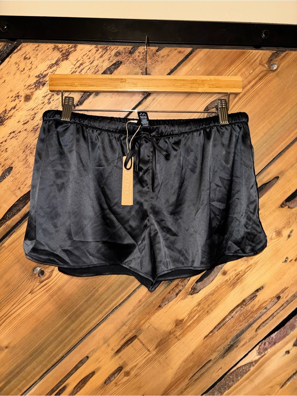 SKIMS Lounge / PJ Shorts in Black